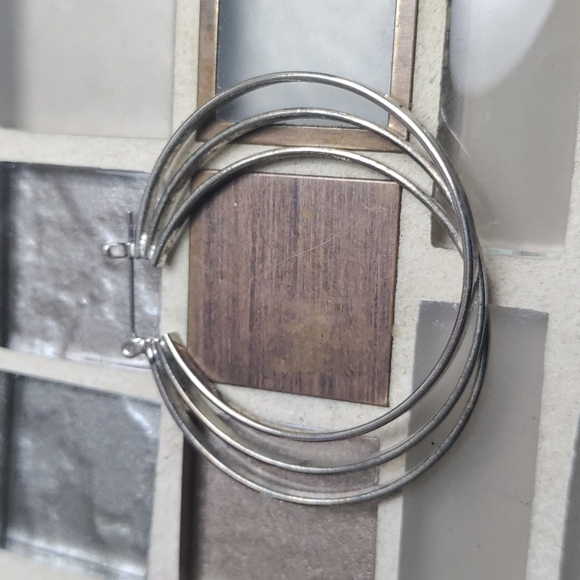 Vintage Layered Hoop earrings - Picture 3 of 4